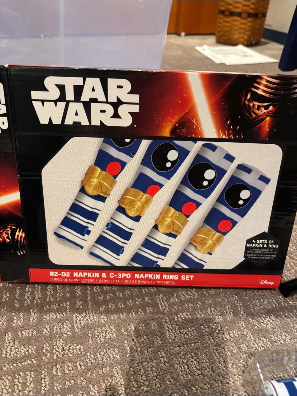 Star Wars R2-D2 napkin and C3 PO napkin ring set of four new inbox.